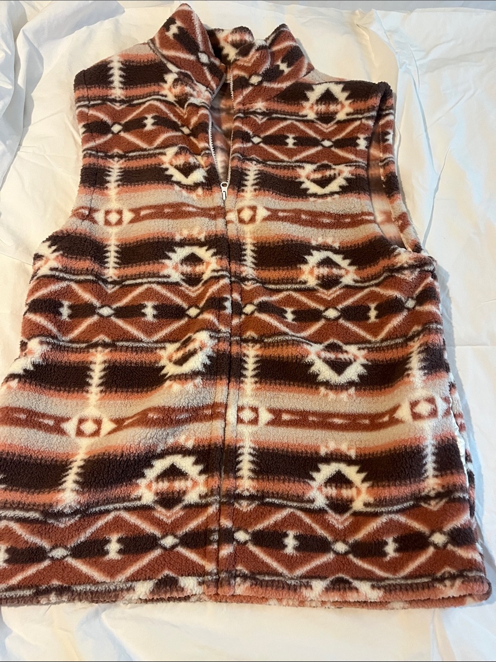 Sleeveless Fleece Vest with Geometric PrintBrown/Cream Nospecific size it fits L